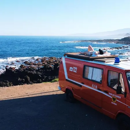 Conny, A Mercedes Firefighter Camper مكان تخييم *