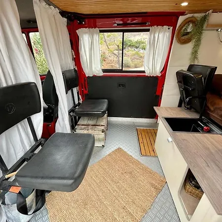 مكان تخييم Conny, A Mercedes Firefighter Camper لوس كريستيانوس