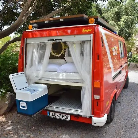 キャンプ場 Conny, A Mercedes Firefighter Camper *