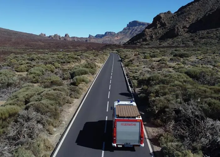 Conny, A Mercedes Firefighter Camper لوس كريستيانوس